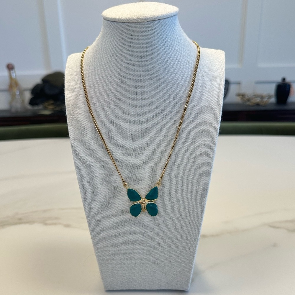 TOVA - Delicate Green Butterfly Pendant Necklace on Gold Tone Chain - Picture 2 of 16